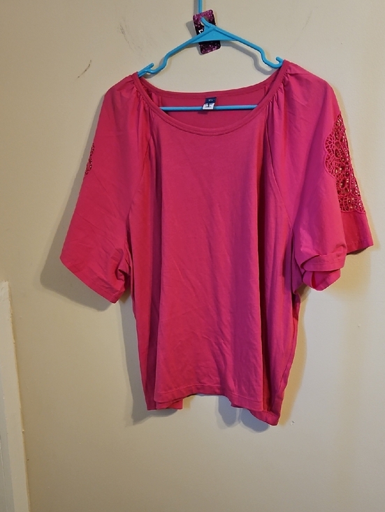 Old Navy Tops - Old Navy Pink Lace Detail Sleeve Blouse. In EUC